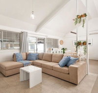 Little Kingsley Beach House 59A Kingsley Drive - Accommodation Brisbane