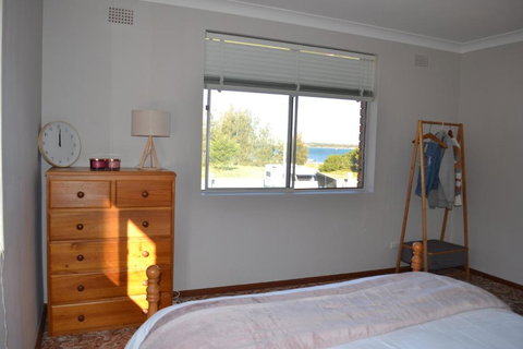 Apartment With Sweeping View Of The Bay 2 Bedrooms Sleeps 5 - Accommodation Brisbane 5