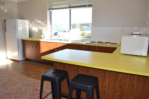 Apartment With Sweeping View Of The Bay 2 Bedrooms Sleeps 5 - Accommodation Brisbane 3