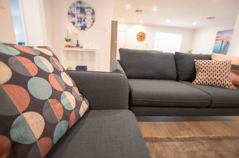 Contemporary â€˜Espritâ€™ With River Reserve Access - Accommodation Brisbane 5
