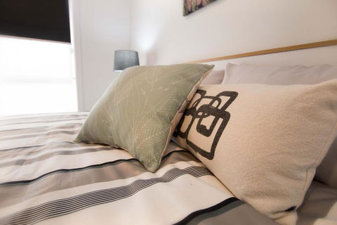 Contemporary â€˜Espritâ€™ With River Reserve Access - Accommodation Brisbane 2