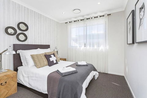 Luxury Brand New Home - Accommodation Brisbane 5