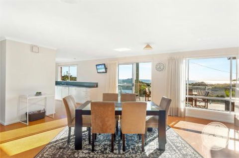 TASSIE SEASIDE SERENITY LAbode Accommodation - Accommodation Brisbane 4