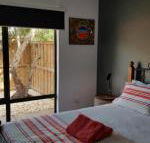 Red Ochre  Large 1BR with Private Courtyard - Accommodation Brisbane