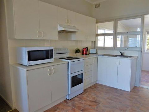 Seaside Beach House 25 Seaside Pde - Accommodation Brisbane 2