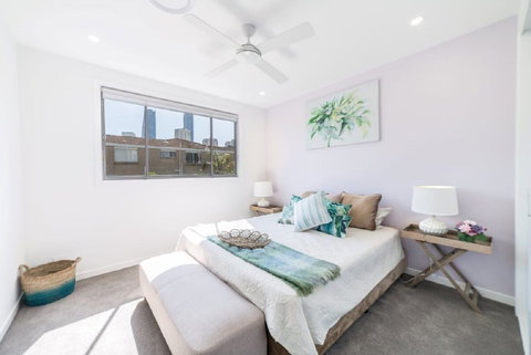 GC Private Homes - Waterfront Villas - Accommodation Brisbane 3