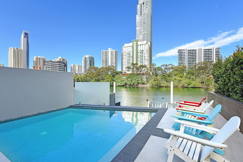 GC Private Homes - Waterfront Villas - Accommodation Brisbane 0