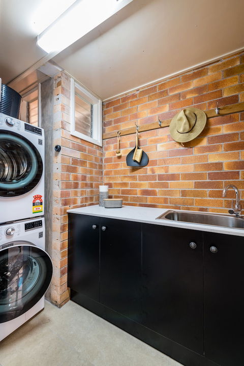 Hedge House- Luxury Space Style Location - Accommodation Brisbane 2