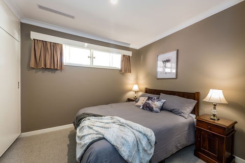 Hedge House- Luxury Space Style Location - Accommodation Brisbane 6