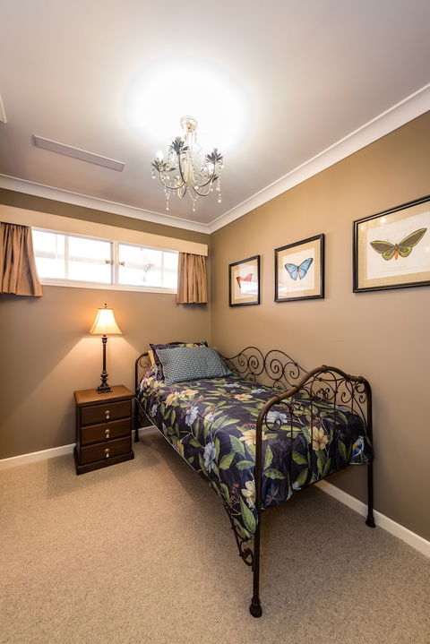 Hedge House- Luxury Space Style Location - Accommodation Brisbane 4