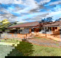 Hedge House- luxury space style location - Accommodation Brisbane