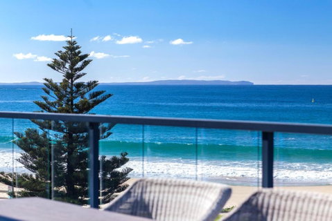Beachfront Apartment 10 - Accommodation Brisbane 4