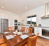 Kinloch Cottage renovated to new on Daisy Hill Vineyard - Accommodation Brisbane
