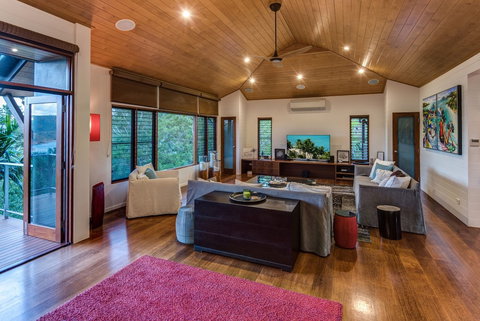 Iluka Luxury House With Ocean Views On Half Acre With Pool And Two Golf Buggies - Accommodation Brisbane 6