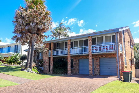 Oceanview BeachHouse - Accommodation Brisbane 5