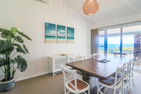 Oceanview BeachHouse - Accommodation Brisbane 4