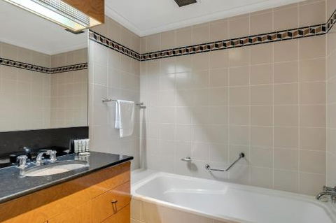 DREAM HARBOUR VIEW 2 BRM / GYM POOL & PARKING - Accommodation Brisbane 1