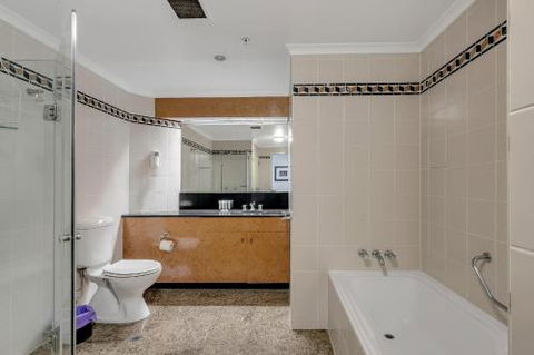 DREAM HARBOUR VIEW 2 BRM / GYM POOL & PARKING - Accommodation Brisbane 5