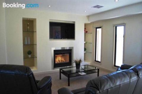 Eagles Nest - Accommodation Brisbane 0