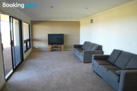 Eagles Nest - Accommodation Brisbane 1