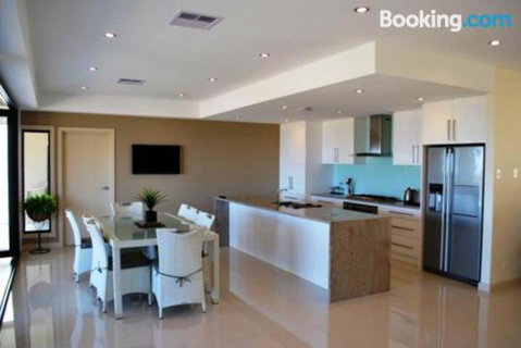 Eagles Nest - Accommodation Brisbane 5
