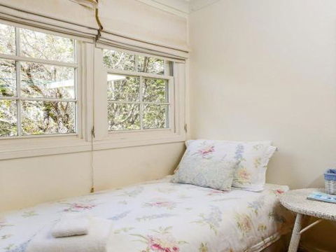 LAVENDER COTTAGE Alpine Southern Highlands 4pm Check Out Sundays - Accommodation Brisbane 2