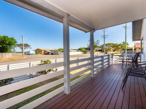 Dog Lovers Retreat Beachmere - Accommodation Brisbane 1