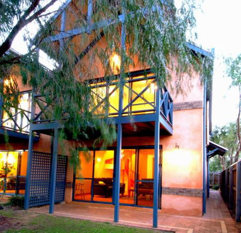 Beach Casa - Accommodation Brisbane 0