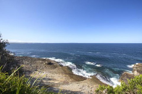 Stunning Clifftop Location 213 Mitchell Pde - Accommodation Brisbane 0