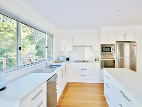 Elaine At Hyams 4pm Check Out Sundays - Accommodation Brisbane 3