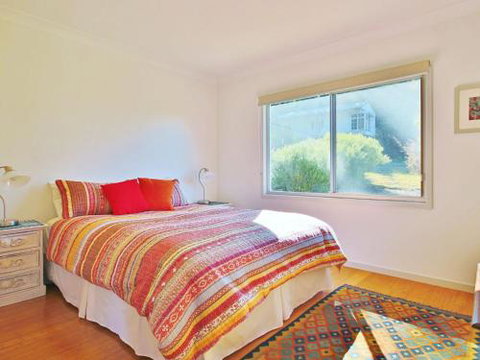 Elaine At Hyams 4pm Check Out Sundays - Accommodation Brisbane 5