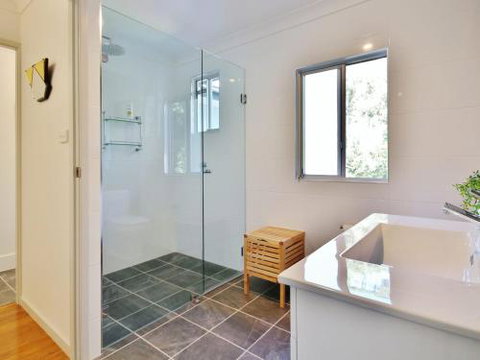 Elaine At Hyams 4pm Check Out Sundays - Accommodation Brisbane 1