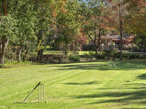 THE ELMS Berry Berry & Surrounds 4pm Check Out Sundays - Accommodation Brisbane 5