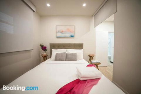 Flinders Lane Melbourne Apartment By Ready Set Host - Accommodation Brisbane 6