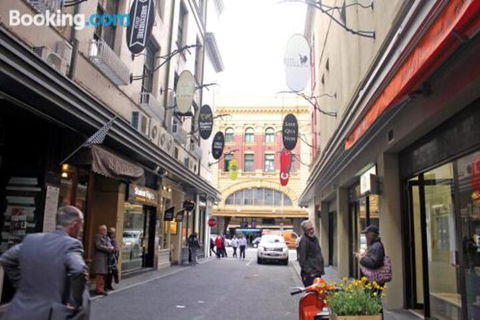 Flinders Lane Melbourne Apartment By Ready Set Host - Accommodation Brisbane 1