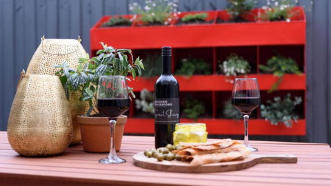 Trentham Central Villas 6 BR / Ensuite / Sleeps 12 - Accommodation Brisbane 3