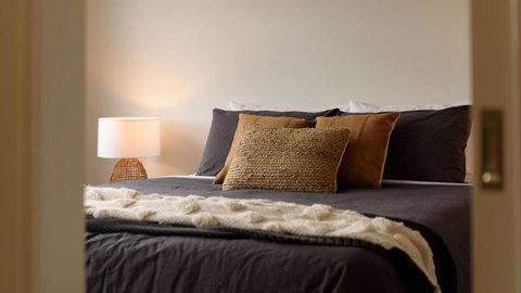 Trentham Central Villas 6 BR / Ensuite / Sleeps 12 - Accommodation Brisbane 4