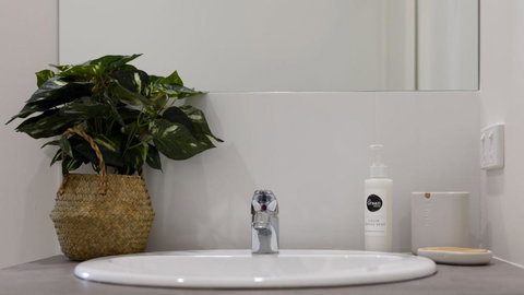 Trentham Central Villas 6 BR / Ensuite / Sleeps 12 - Accommodation Brisbane 5