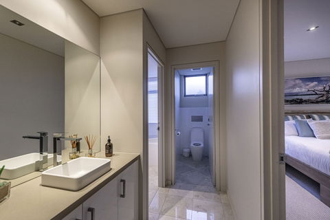 The Lotus - Accommodation Brisbane 2