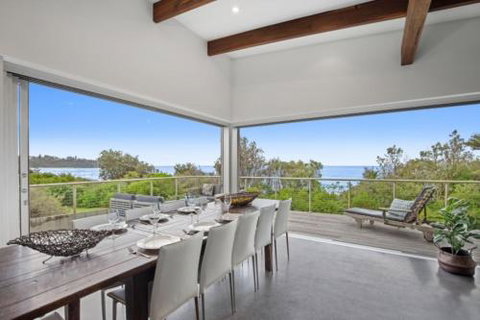 Beachfront Location 28 Mitchell Pde - Accommodation Brisbane 5