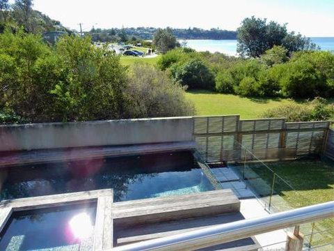 Beachfront Location 28 Mitchell Pde - Accommodation Brisbane 3