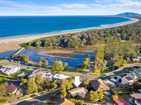 BOMBORA Gerroa 4pm Check Out Sundays - Accommodation Brisbane 0