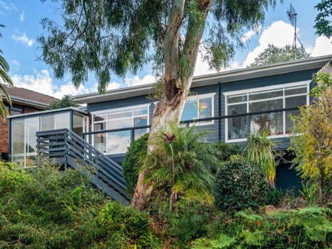 BOMBORA Gerroa 4pm Check Out Sundays - Accommodation Brisbane 5