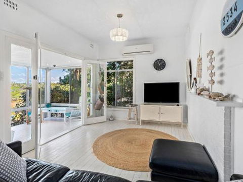 BOMBORA Gerroa 4pm Check Out Sundays - Accommodation Brisbane 4