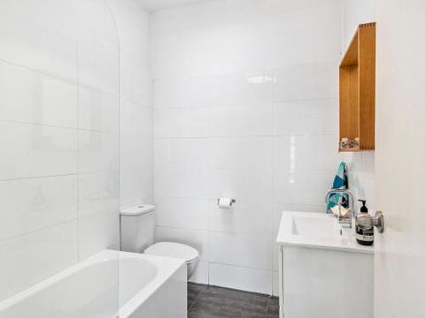 BOMBORA Gerroa 4pm Check Out Sundays - Accommodation Brisbane 6