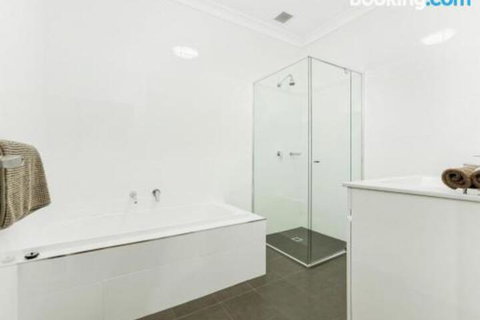 SURF BEACH DREAMS Kiama & Surrounds 4pm Check Out Sundays - Accommodation Brisbane 5