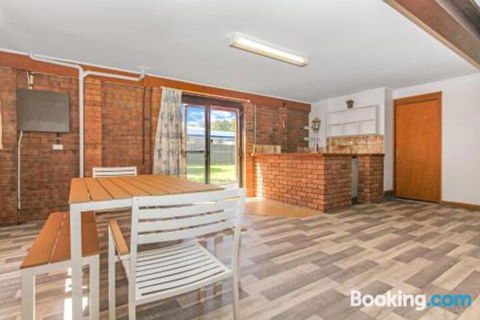Stingray Shores Your Riverside Escape - Accommodation Brisbane 4
