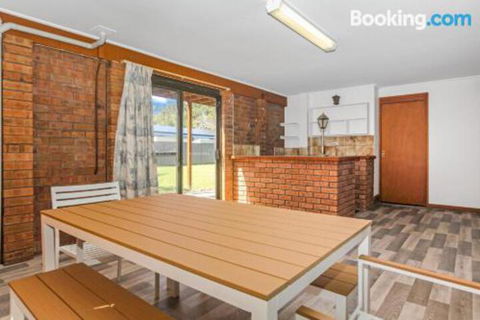 Stingray Shores Your Riverside Escape - Accommodation Brisbane 5
