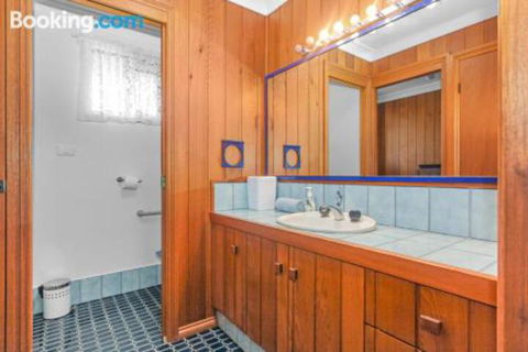 Stingray Shores Your Riverside Escape - Accommodation Brisbane 6