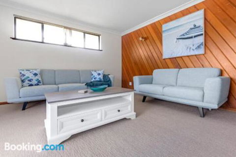 Stingray Shores Your Riverside Escape - Accommodation Brisbane 2